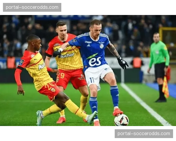 勒阿弗尔主场对阵梅斯，大雨天气导致皮球运行速度减慢影响攻防节奏